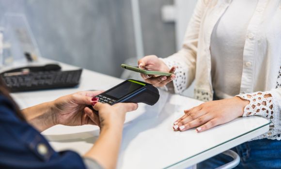 Bizum y comercios: cómo cobrar de forma cómoda y sin problemas con Hacienda